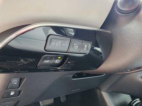 Used 2022 Toyota Prius Prime Limited FWD image 17