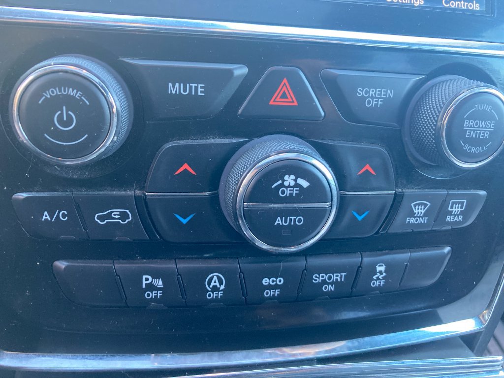 Used 2021 Jeep Grand Cherokee Limited AWD/4WD image 28