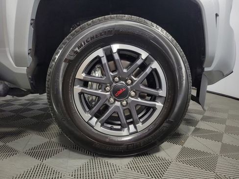 Used 2025 Toyota Tacoma TRD Sport image 11