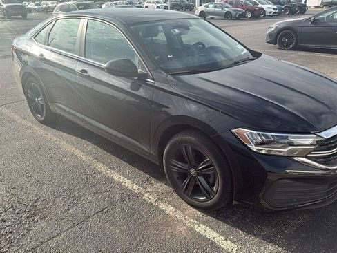Used 2023 Volkswagen Jetta SE FWD image 3