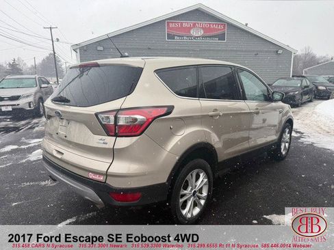 Used 2017 Ford Escape SE image 3