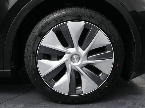 Used 2023 Tesla Model Y Long Range image 13