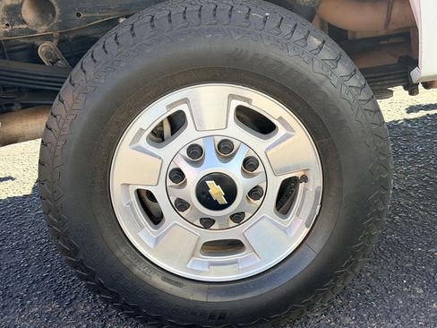 Used 2014 Chevrolet Silverado 2500 LT image 40