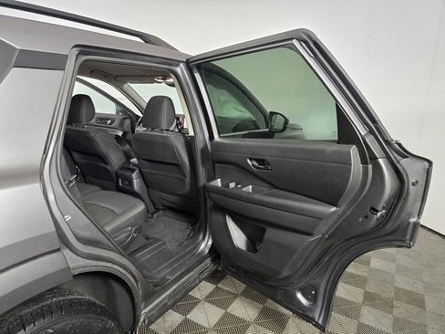 Used 2024 Nissan Pathfinder SV image 14