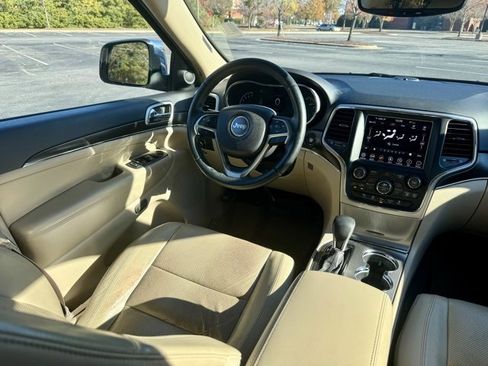Used 2018 Jeep Grand Cherokee Limited w/ Luxury Group II image 17