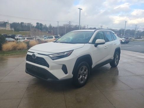 Used 2023 Toyota RAV4 XLE image 3