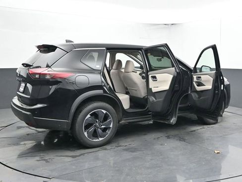 Used 2025 Nissan Rogue SV FWD image 38