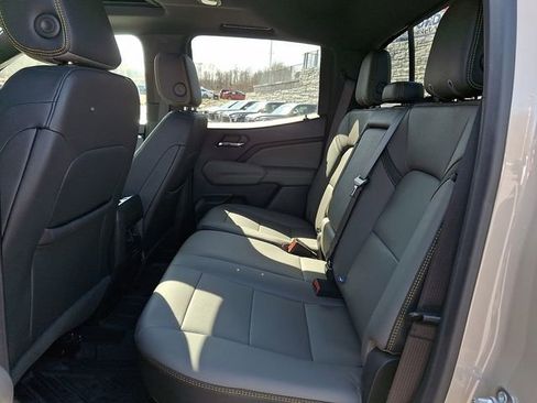 Used 2024 Chevrolet Colorado ZR2 w/ ZR2 Convenience Package III image 10