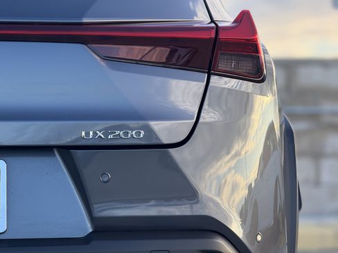 Certified 2022 Lexus UX 200 image 12