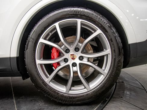 Used 2025 Porsche Cayenne S AWD/4WD image 27