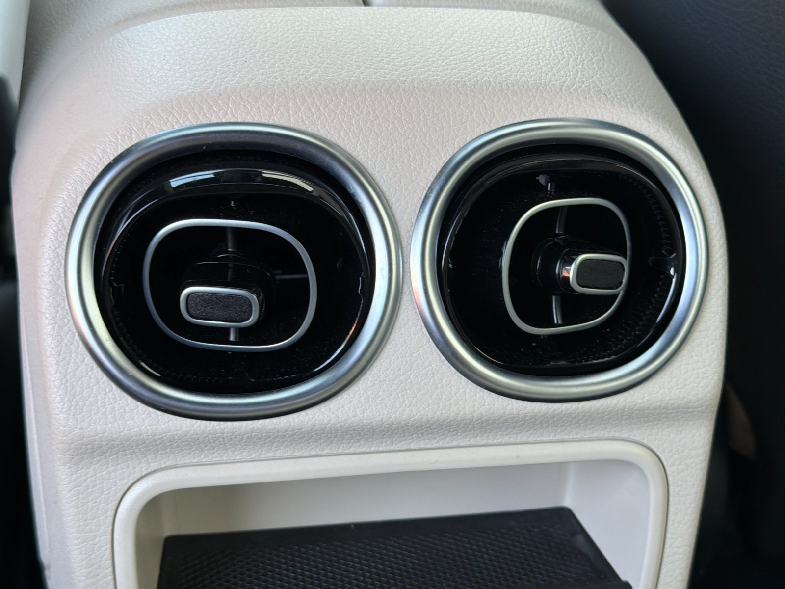 Used 2025 Mercedes-Benz C 300 4MATIC Sedan image 35