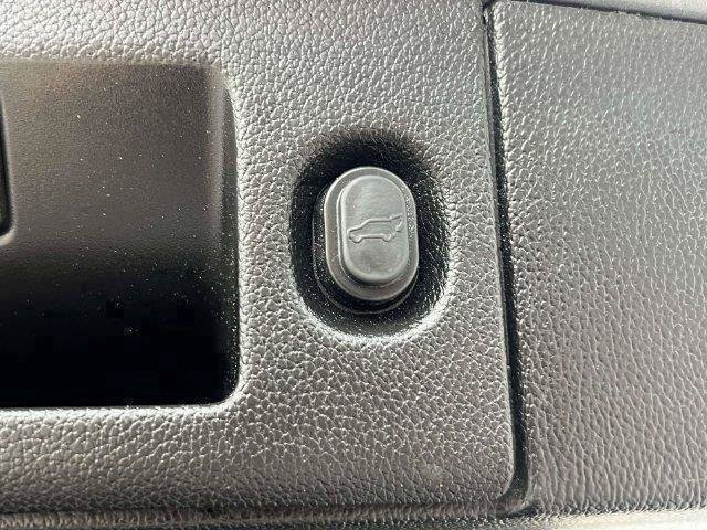 Used 2020 GMC Yukon XL SLE w/ SLE Value Package AWD/4WD image 13