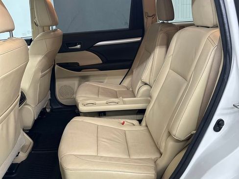 Used 2015 Toyota Highlander XLE AWD/4WD image 25