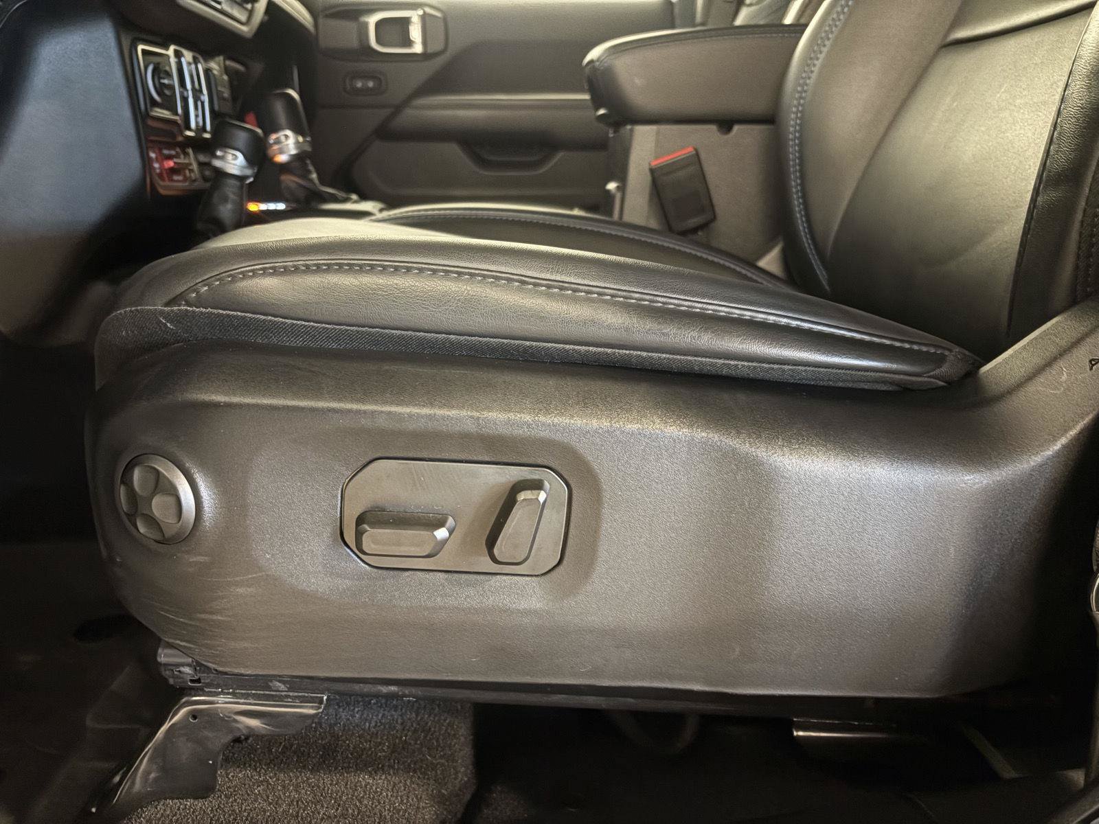 Used 2024 Jeep Wrangler Unlimited Rubicon 4xe AWD/4WD image 19