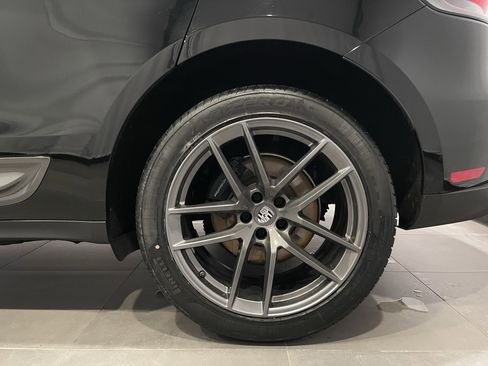 Used 2024 Porsche Macan image 9