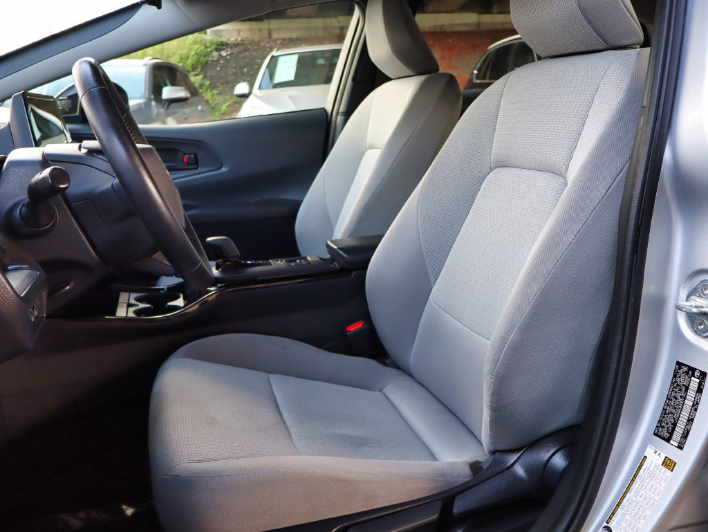 Used 2024 Toyota Prius LE AWD/4WD image 19