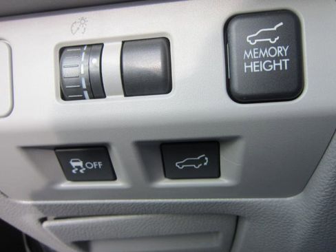 Used 2014 Subaru Forester 2.5i Limited image 17