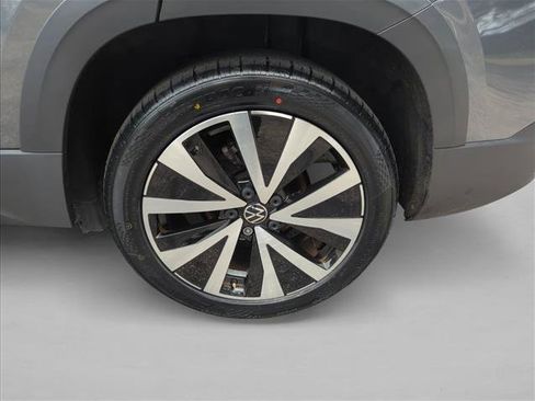 Used 2023 Volkswagen Taos SE FWD image 28