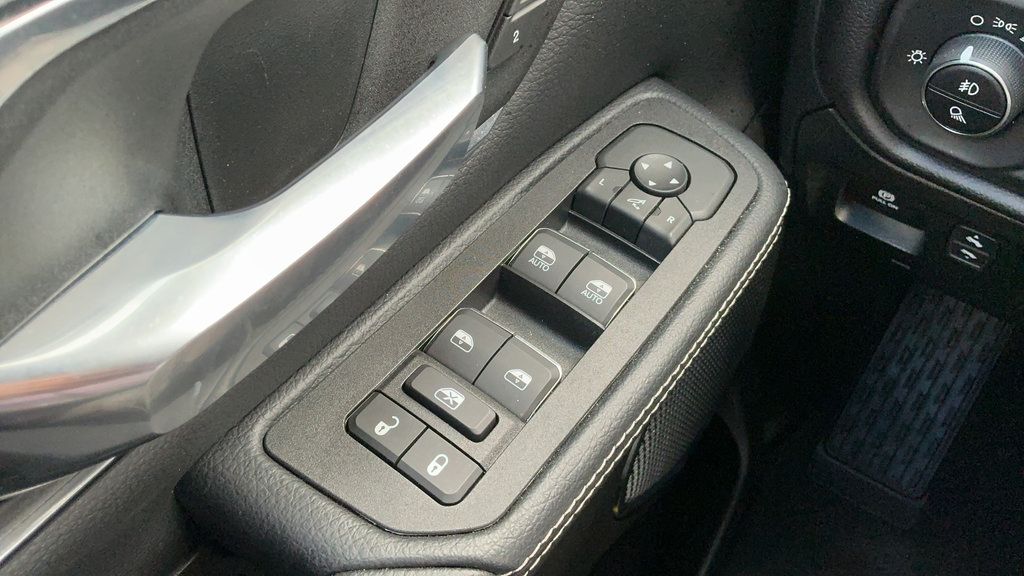 Used 2026 RAM 1500 Laramie AWD/4WD image 14