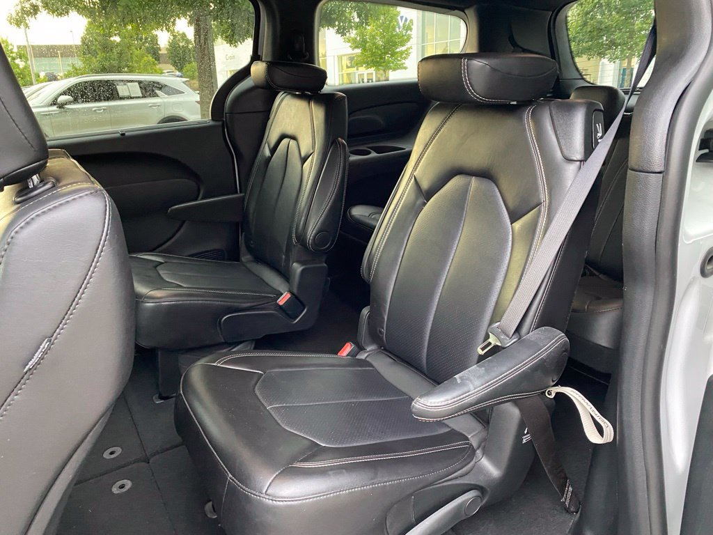 Used 2025 Chrysler Pacifica Select FWD image 24