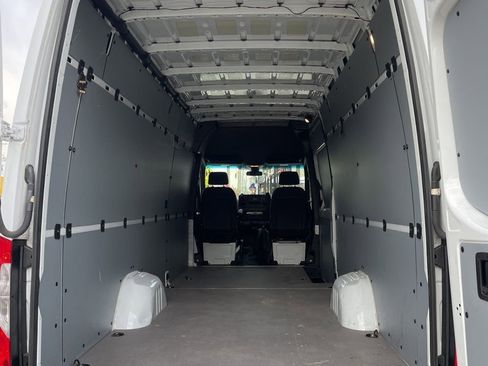 Used 2022 Mercedes-Benz Sprinter 2500 image 10