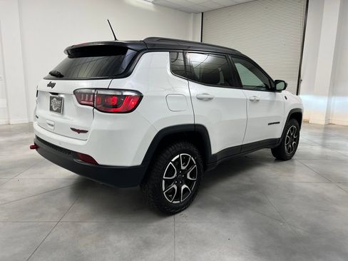 Used 2025 Jeep Compass Trailhawk AWD/4WD image 7