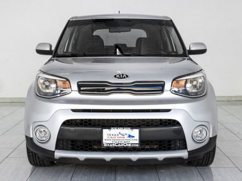 Used 2017 Kia Soul + image 3