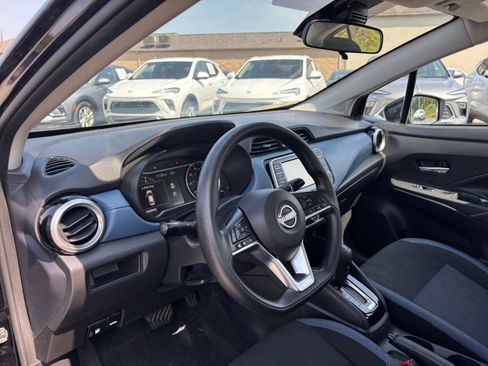 Used 2025 Nissan Versa SV FWD image 31