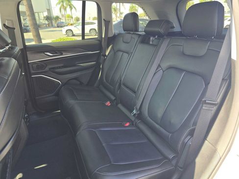 Used 2022 Jeep Grand Cherokee Limited RWD image 18