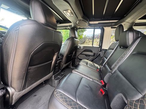 Used 2022 Jeep Wrangler Unlimited Sahara AWD/4WD image 19