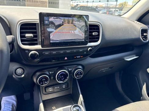 Certified 2025 Hyundai Venue SEL FWD image 9