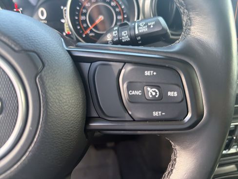 Used 2022 Jeep Wrangler Unlimited Sport AWD/4WD image 27