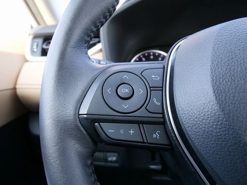 Used 2022 Toyota RAV4 XLE Premium image 23