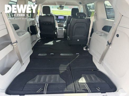 Used 2023 Chrysler Pacifica Touring-L FWD image 29