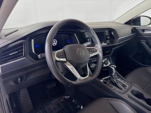 Used 2023 Volkswagen Jetta SE w/ Panoramic Sunroof Package FWD image 4
