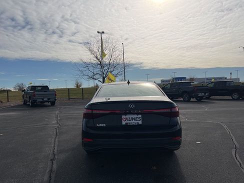 Used 2025 Volkswagen Jetta Sport image 4