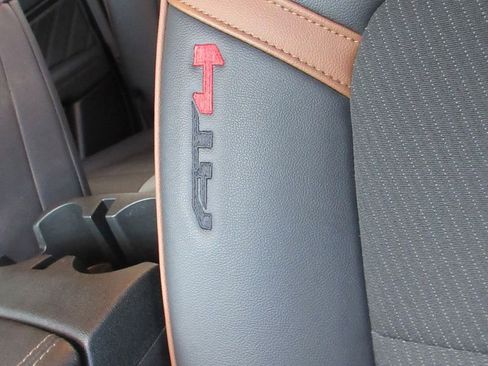 Used 2024 GMC Canyon AT4 w/ Technology Package image 27