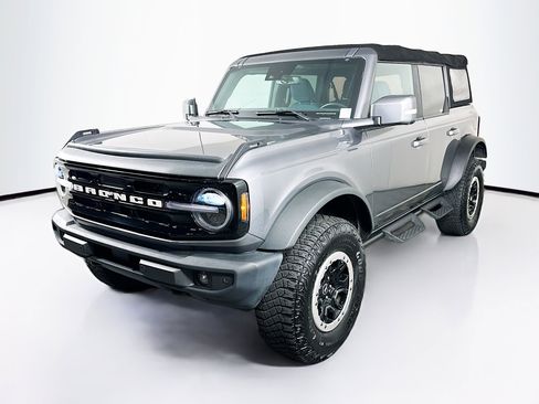 Used 2022 Ford Bronco Outer Banks w/ Sasquatch Package image 3
