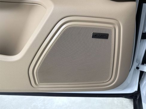 Certified 2025 Porsche Macan image 35