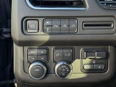 Used 2022 GMC Yukon XL SLT image 17