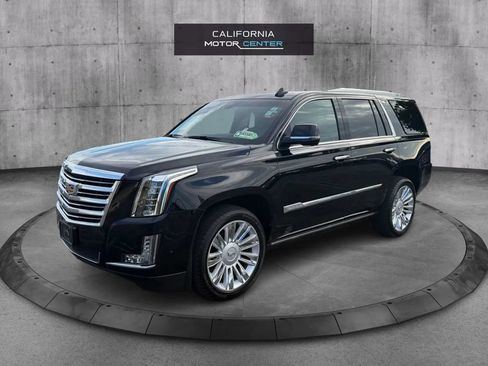 Used 2017 Cadillac Escalade Platinum AWD/4WD image 3
