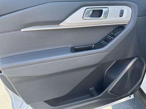 Certified 2025 Ford Explorer Active w/ Active Comfort Package image 11