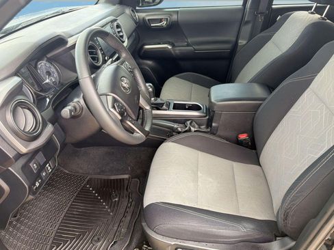 Used 2021 Toyota Tacoma TRD Off-Road AWD/4WD image 5