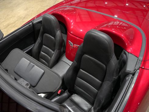 Used 2005 Chevrolet Corvette Convertible w/ Preferred Equipment Group RWD image 19