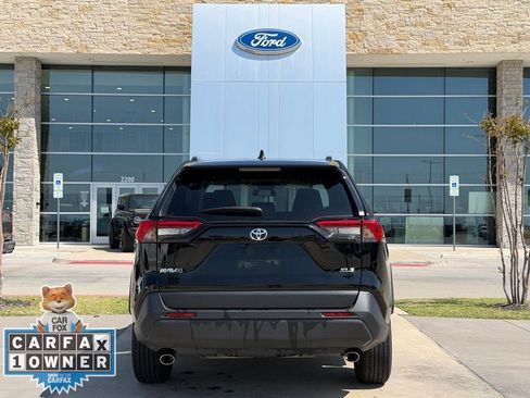 Used 2025 Toyota RAV4 XLE FWD image 20