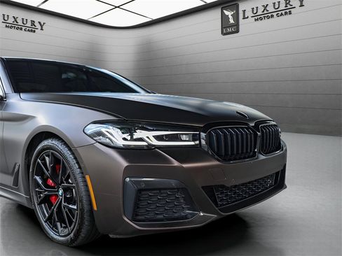 Used 2023 BMW 530i w/ M Sport Package image 10