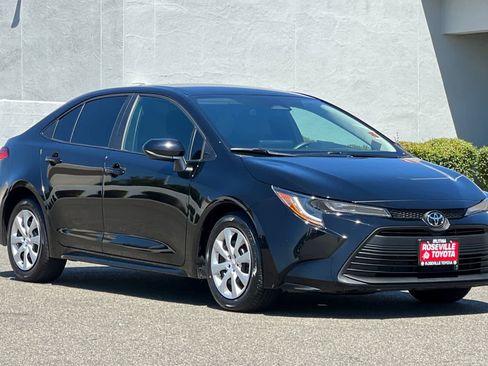 Certified 2025 Toyota Corolla LE FWD image 5