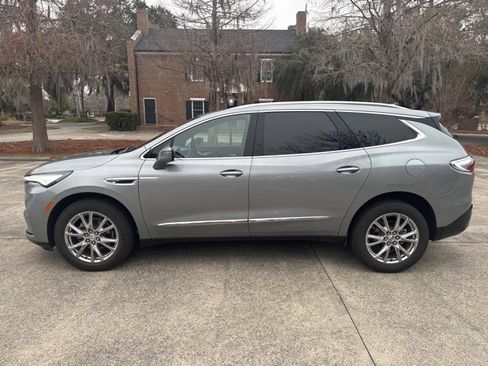 Used 2024 Buick Enclave Essence w/ Experience Buick Package image 2