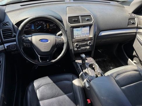Used 2017 Ford Explorer XLT w/ Equipment Group 202A AWD/4WD image 6