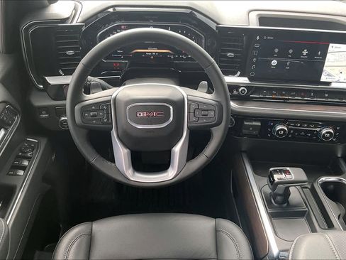 Certified 2026 GMC Sierra 1500 SLT image 10